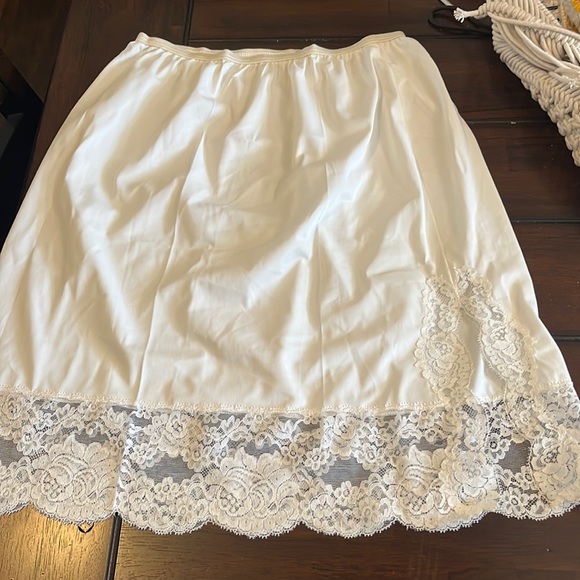 Vanity Fair Intimates & Sleepwear Vintage Vanity Fair Ivory Half